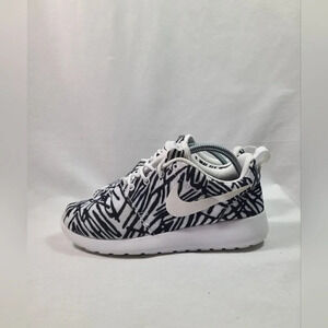 Nike Womens Roshe One 599432-110 Black Running Shoes Sneakers Size 6